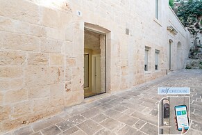 Vico Bianco Raro Rooms Collections