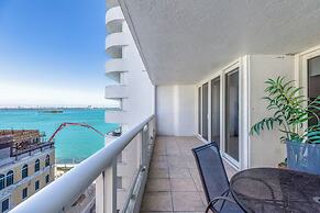 Chic Bayfront Condo With Stunning View