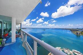 Chic Bayfront Condo With Stunning View