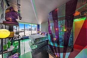 Chic Bayfront Condo With Stunning View