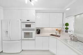 Chic Bayfront Condo With Stunning View