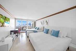 Chic Bayfront Condo With Stunning View