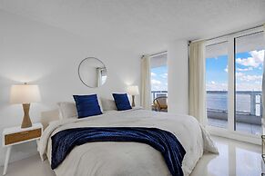Chic Bayfront Condo With Stunning View