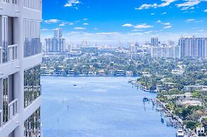 Chic Bayfront Condo With Stunning View