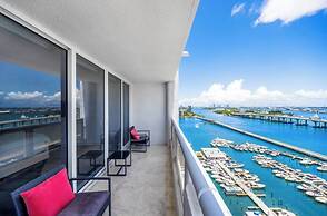 Chic Bayfront Condo With Stunning View