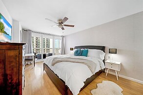 Chic Bayfront Condo With Stunning View