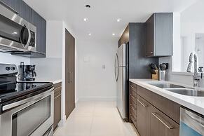 Chic Bayfront Condo With Stunning View