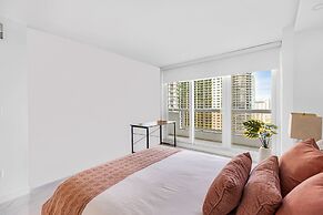 Chic Bayfront Condo With Stunning View