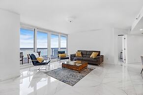 Chic Bayfront Condo With Stunning View