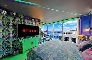 Chic Bayfront Condo With Stunning View