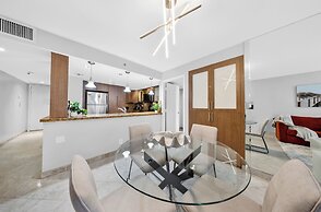 Chic Bayfront Condo With Stunning View