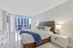 Chic Bayfront Condo With Stunning View