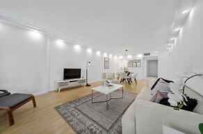 Chic Bayfront Condo With Stunning View