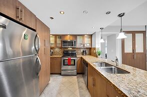 Chic Bayfront Condo With Stunning View
