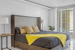 Chic Bayfront Condo With Stunning View
