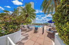 Chic Bayfront Condo With Stunning View