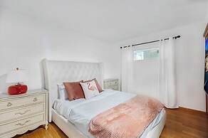 Chic Bayfront Condo With Stunning View