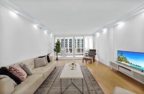 Chic Bayfront Condo With Stunning View