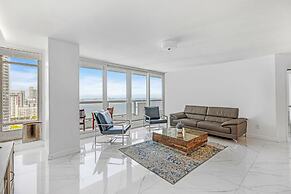 Chic Bayfront Condo With Stunning View
