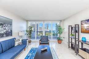 Chic Bayfront Condo With Stunning View