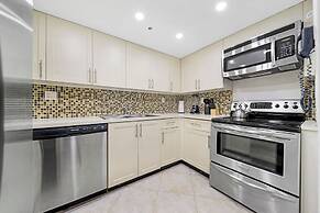 Chic Bayfront Condo With Stunning View