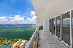 Chic Bayfront Condo With Stunning View