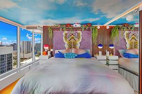 Chic Bayfront Condo With Stunning View