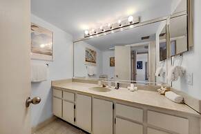 Chic Bayfront Condo With Stunning View