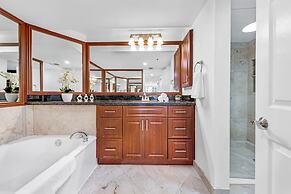 Chic Bayfront Condo With Stunning View