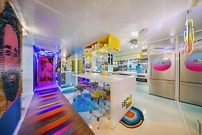 Chic Bayfront Condo With Stunning View