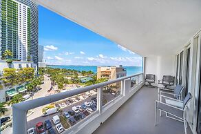 Chic Bayfront Condo With Stunning View