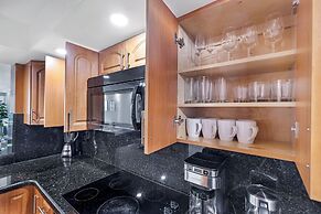 Chic Bayfront Condo With Stunning View