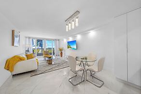 Chic Bayfront Condo With Stunning View