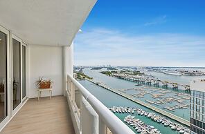 Chic Bayfront Condo With Stunning View