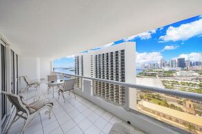 Chic Bayfront Condo With Stunning View