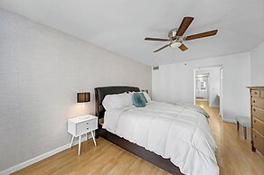 Chic Bayfront Condo With Stunning View