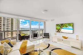 Chic Bayfront Condo With Stunning View
