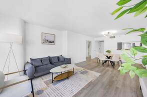 Chic Bayfront Condo With Stunning View