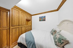 Chic Bayfront Condo With Stunning View