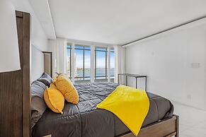 Chic Bayfront Condo With Stunning View