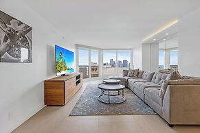 Chic Bayfront Condo With Stunning View
