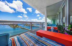 Chic Bayfront Condo With Stunning View