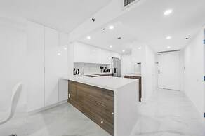 Chic Bayfront Condo With Stunning View