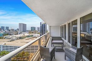 Chic Bayfront Condo With Stunning View