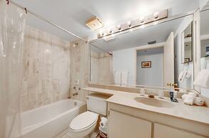 Chic Bayfront Condo With Stunning View