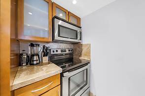 Chic Bayfront Condo With Stunning View