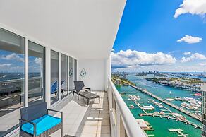 Chic Bayfront Condo With Stunning View
