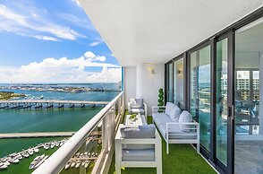 Chic Bayfront Condo With Stunning View
