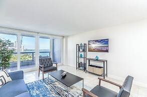 Chic Bayfront Condo With Stunning View