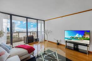 Chic Bayfront Condo With Stunning View
